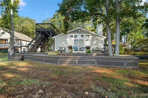 288 Waterview Dr, Hague, VA 22469