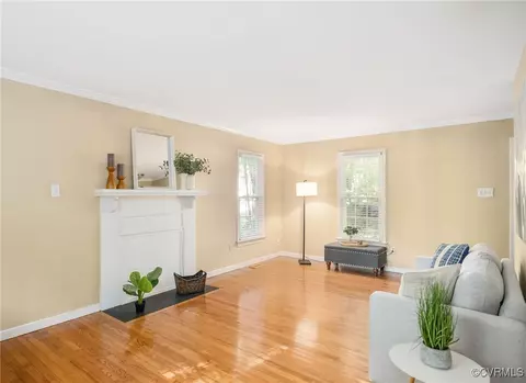 Living - 5823 Mill Spring Rd, Midlothian, VA 23112 photo 4 of 4