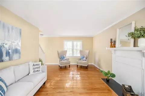 Living - 5823 Mill Spring Rd, Midlothian, VA 23112 photo 2 of 4