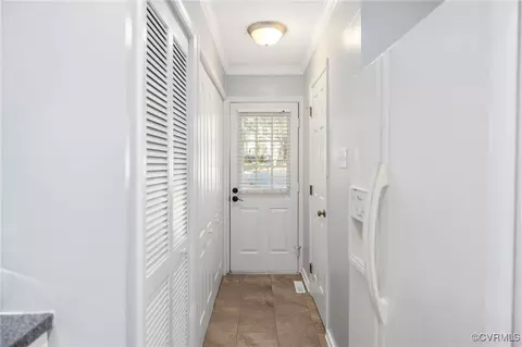 Entry Way - 5823 Mill Spring Rd, Midlothian, VA 23112 photo 4 of 6
