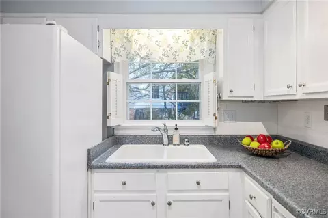 Kitchen - 5823 Mill Spring Rd, Midlothian, VA 23112 photo 4 of 4