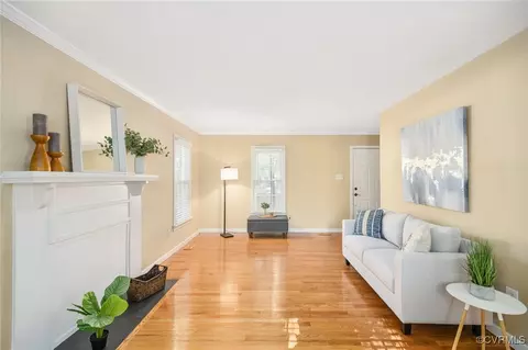 Living - 5823 Mill Spring Rd, Midlothian, VA 23112 photo 3 of 4