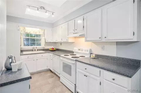 Kitchen - 5823 Mill Spring Rd, Midlothian, VA 23112 photo 2 of 4