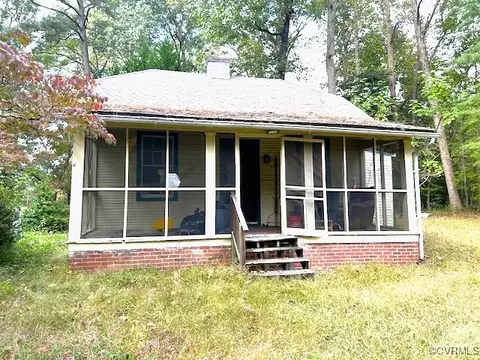 7903 Airport Rd, Quinton, VA 23141