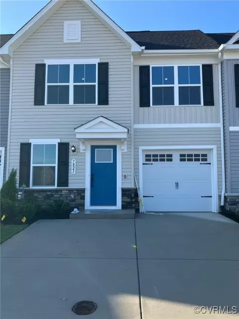 7821 Sir Wyatt Dr, New Kent, VA 23124