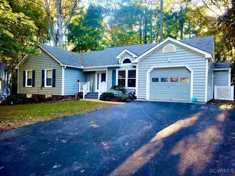 5812 Ridge Point Rd, Midlothian, VA 23112