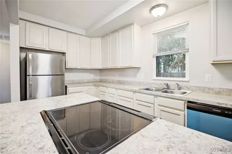 Kitchen - 709 E Pembroke Ave, Hampton, VA 23669 photo 9 of 11