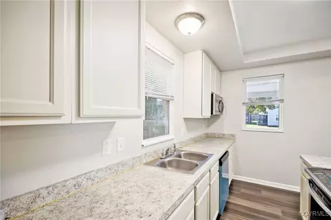 Kitchen - 709 E Pembroke Ave, Hampton, VA 23669 photo 4 of 11