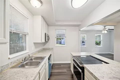 Kitchen - 709 E Pembroke Ave, Hampton, VA 23669 photo 5 of 11