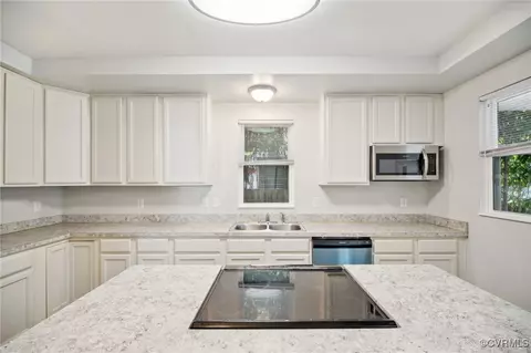 Kitchen - 709 E Pembroke Ave, Hampton, VA 23669 photo 2 of 11