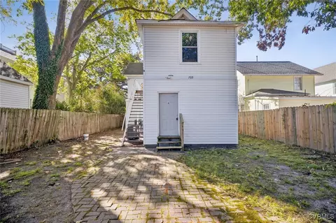 Exterior - 709 E Pembroke Ave, Hampton, VA 23669 photo 6 of 7