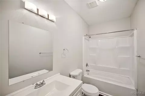 Bath - 709 E Pembroke Ave, Hampton, VA 23669 photo 2 of 3
