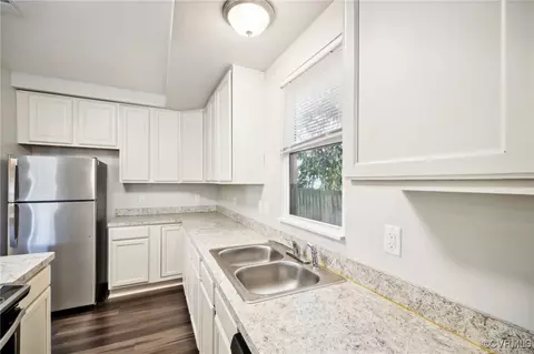 Kitchen - 709 E Pembroke Ave, Hampton, VA 23669 photo 8 of 11
