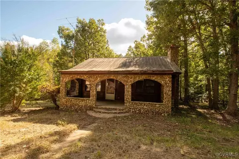 864 Blankenship Pond Rd, Green Bay, VA 23942
