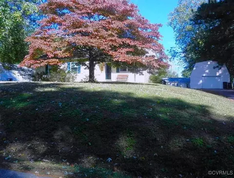 124 Old Stage Rd, Toano, VA 23168