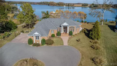 223 Poynt Landing Rd, Urbanna, VA 23175