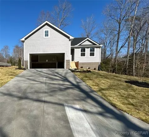 166 Highgate Dr, Hartfield, VA 23071