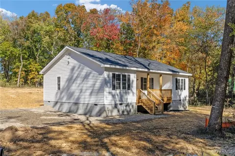 1329 River Rd, Farmville, VA 23901