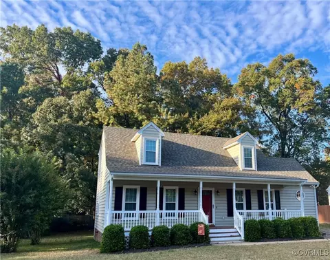 4102 Kings Gate Rd, Chester, VA 23831