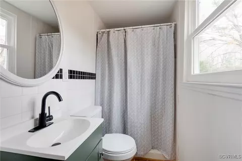 Bath - 2014 Mountain Pine Blvd, Richmond, VA 23235 photo 3 of 5