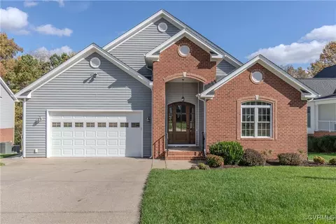 305 Kennon Pointe Dr, Colonial Heights, VA 23834