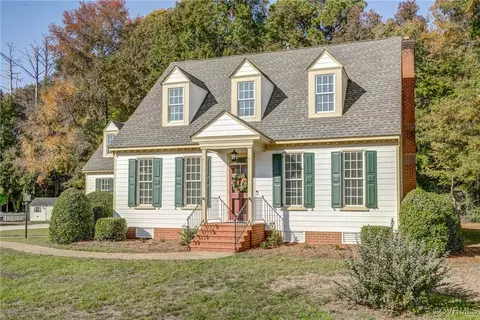 218 Comstock Dr, Colonial Heights, VA 23834