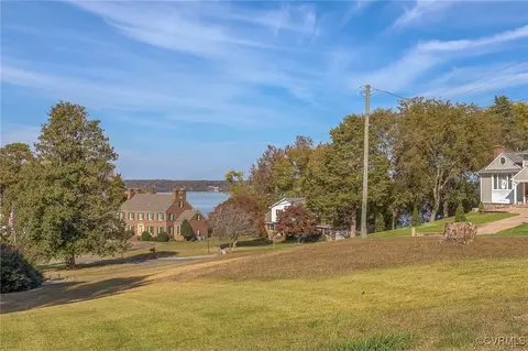 1212 Marl Bank Dr, Hopewell, VA 23860