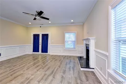 Living - 4 Millicent Ct, Hampton, VA 23666 photo 2 of 4