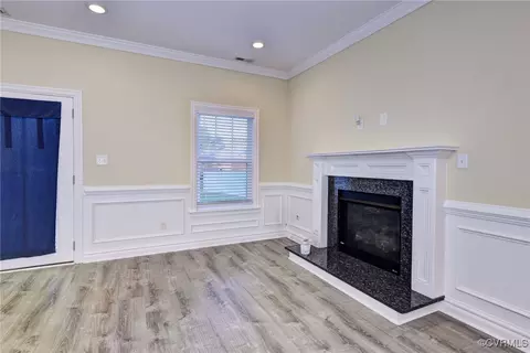 Living - 4 Millicent Ct, Hampton, VA 23666 photo 4 of 4