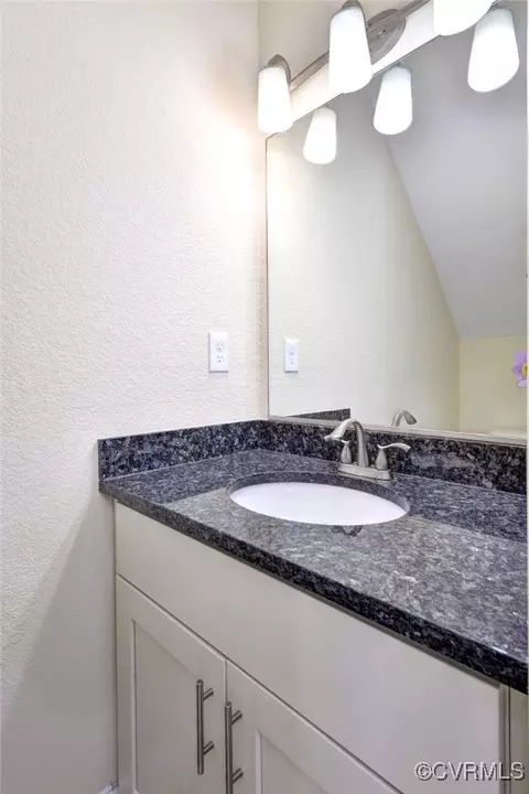 Bath - 4 Millicent Ct, Hampton, VA 23666 photo 1 of 6
