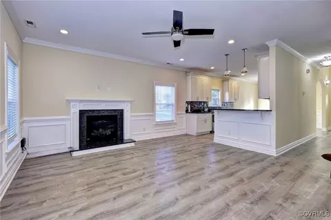 Living - 4 Millicent Ct, Hampton, VA 23666 photo 3 of 4