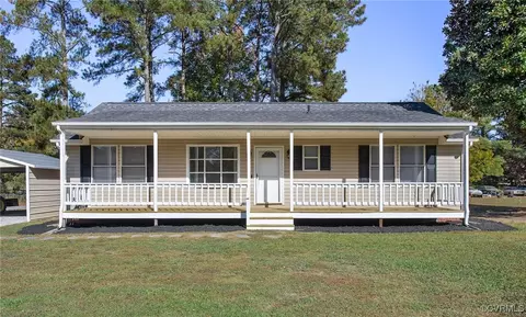 24206 Gaydell Dr, Petersburg, VA 23803