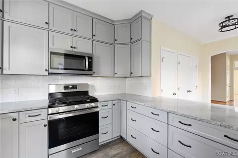 2812 E Grace St, Richmond, VA 23223 photo 10