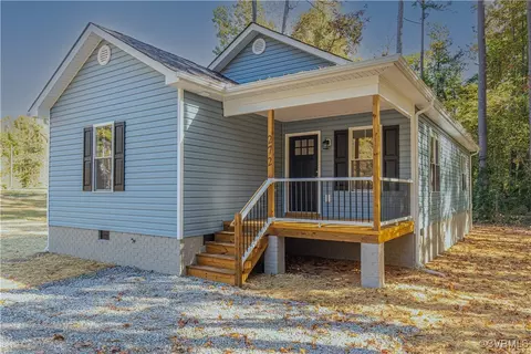 272 Virginia Lee Blvd, Blackstone, VA 23824