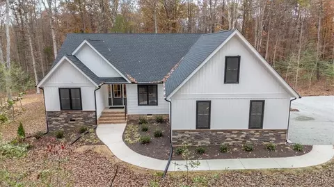 4290 River Rd W, Goochland, VA 23063