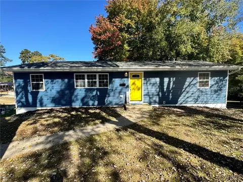 410 W Atlantic St, South Hill, VA 23970