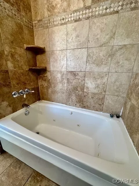 Bath - 1605 Grove Ave #3, Richmond, VA 23220 photo 2 of 3