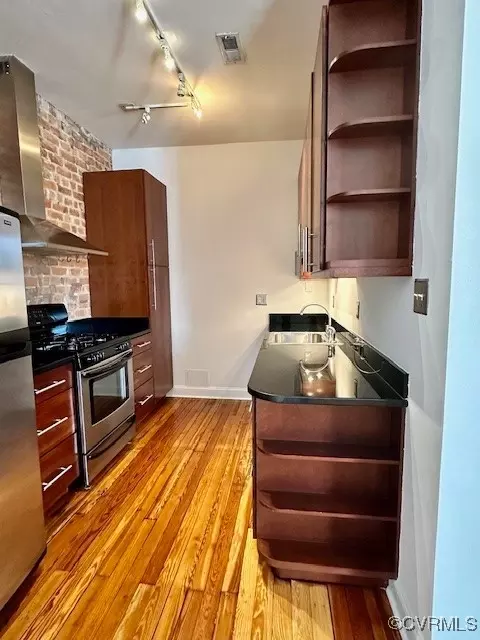 Kitchen - 1605 Grove Ave #3, Richmond, VA 23220 photo 2 of 3