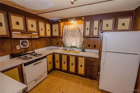 24348 King William Rd, West Point, VA 23181 photo 8