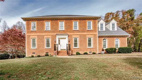 4712 Rieves Pond Dr, Chester, VA 23831