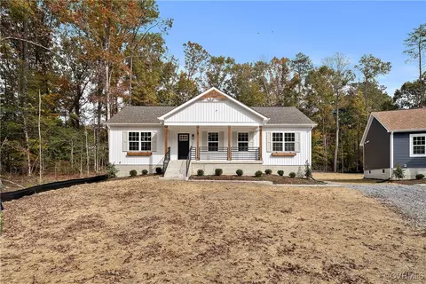 205 Hale Dr, Ruther Glen, VA 22546
