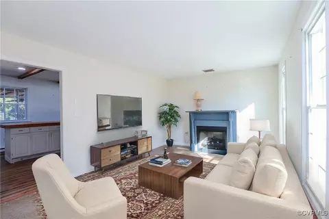 Living - 4210 Chesdin Blvd, Sutherland, VA 23885 photo 2 of 3