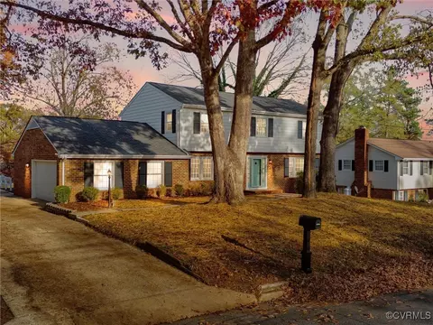 313 Norwood Dr, Colonial Heights, VA 23834