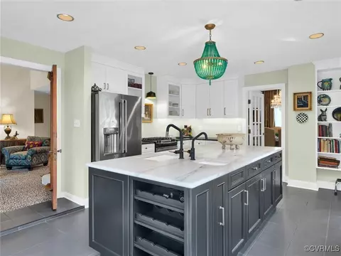 Kitchen - 6306 W Branch Rd, Midlothian, VA 23112 photo 6 of 7
