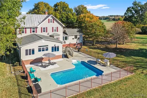 947 Woodberry Ln, Warsaw, VA 22572 photo 6