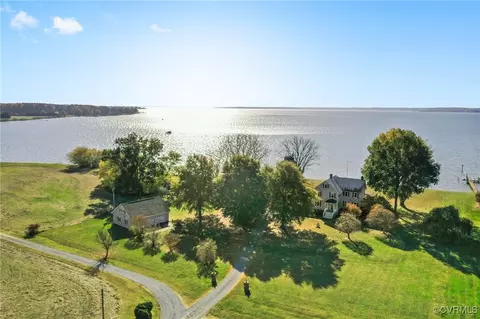 947 Woodberry Ln, Warsaw, VA 22572 photo 3