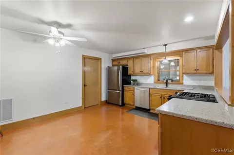 Kitchen - 522 Unity Pl, Buckingham, VA 23921 photo 7 of 8