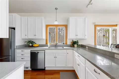 Kitchen - 522 Unity Pl, Buckingham, VA 23921 photo 2 of 8
