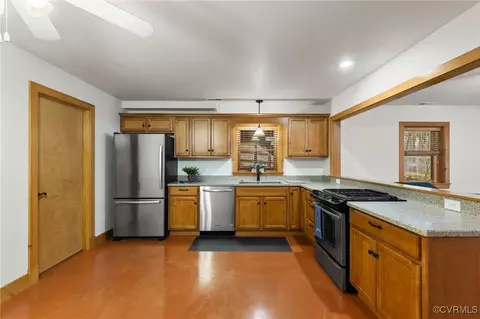 Kitchen - 522 Unity Pl, Buckingham, VA 23921 photo 8 of 8