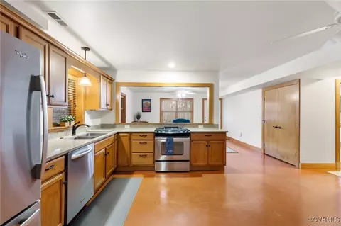 Kitchen - 522 Unity Pl, Buckingham, VA 23921 photo 5 of 8